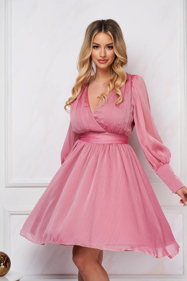 Pink dress short cut occasional from veil fabric with puffed sleeves with v-neckline