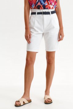 Pantalon scurt din denim alb cu croi larg si talie inalta cu accesoriu tip curea - Top Secret