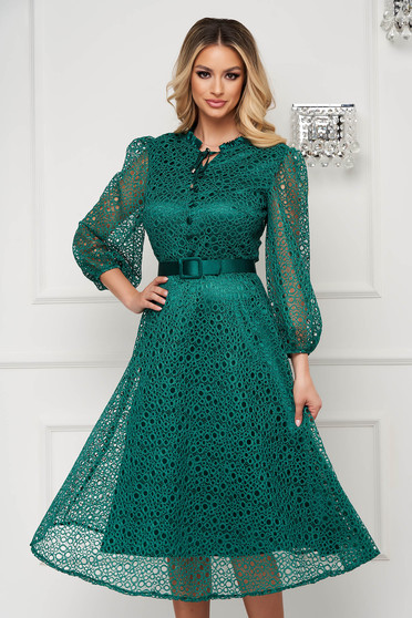 Rochii elegante clos, din satin, Rochie eleganta verde midi in clos din dantela cu accesoriu tip curea si nasturi - StarShinerS.ro