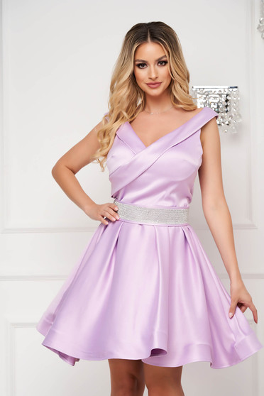 Lila dress from satin cloche occasional on the shoulders short cut