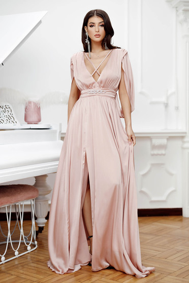 Hosszú ruhák, Púder rózsaszínű hosszú harang lábon sliccelt muszlin ruha gyűrött anyagból - StarShiner.hu