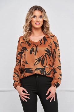 Women`s blouse gerogette with granulation loose fit with v-neckline