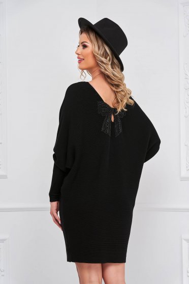 Pulover tricotat negru cu croi larg si aplicatii cu perle la spate - SunShine