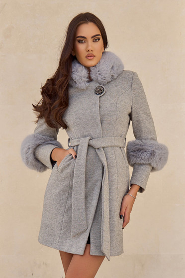 Paltoane Dama Elegante, Palton din lana gri cambrat cu insertii din blana ecologica - SunShine - StarShinerS.ro