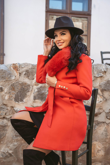 Paltoane dama online largi, marimea XL, Palton din lana rosu cambrat cu guler din blana - SunShine - StarShinerS.ro
