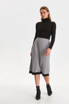 Grey skirt knitted pleated cloche