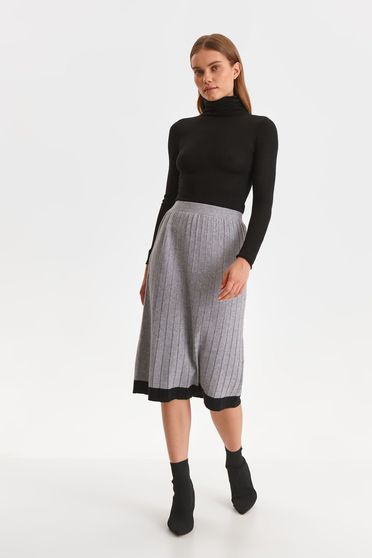 Grey skirt knitted pleated cloche