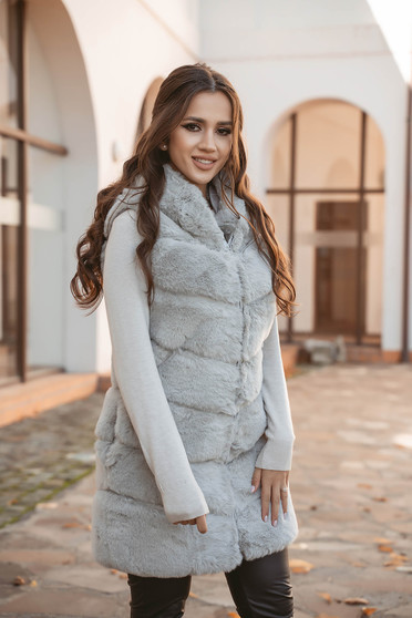 Grey gilet from ecological fur with undetachable hood with pockets
