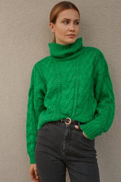 Green sweater knitted with turtle neck loose fit