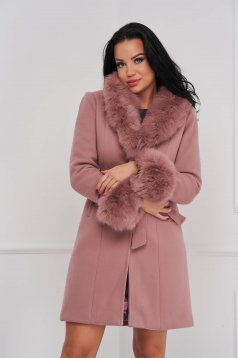 Palton din lana si stofa roz prafuit cambrat cu guler detasabil din blana ecologica - SunShine