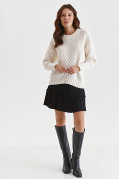 Ivory sweater knitted loose fit raised pattern