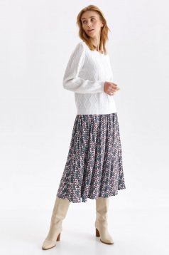 White sweater knitted loose fit raised pattern