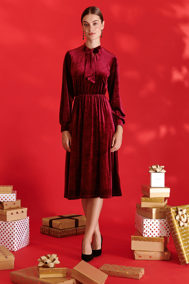Rochii de zi rosii, Rochie din catifea visinie midi in clos cu elastic in talie si guler tip esarfa - Top Secret - StarShinerS.ro