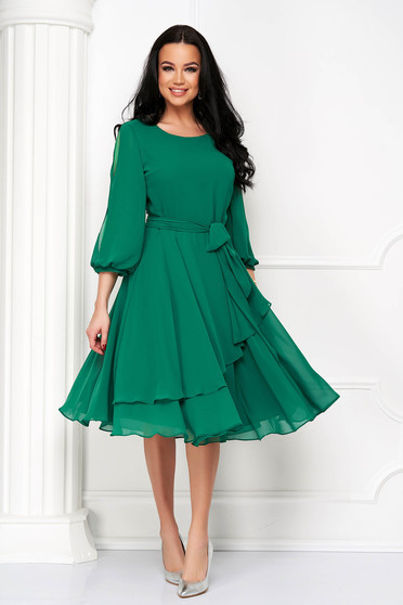 Green dress from veil fabric cloche with puffed sleeves with cut-out sleeves