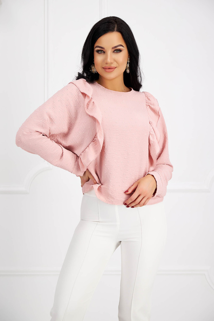 Bluza dama din georgette cu aplicatii din plumeti roz-pudra cu croi larg si volanase - SunShine