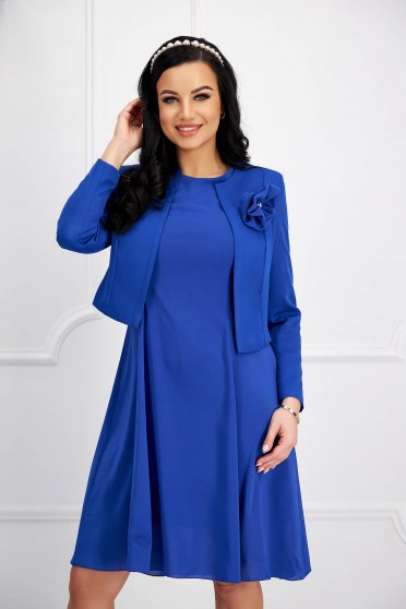Compleuri dama elegante, Compleu din triplu voal si stofa usor elastica albastru cu brosa detasabila - StarShinerS - StarShinerS.ro