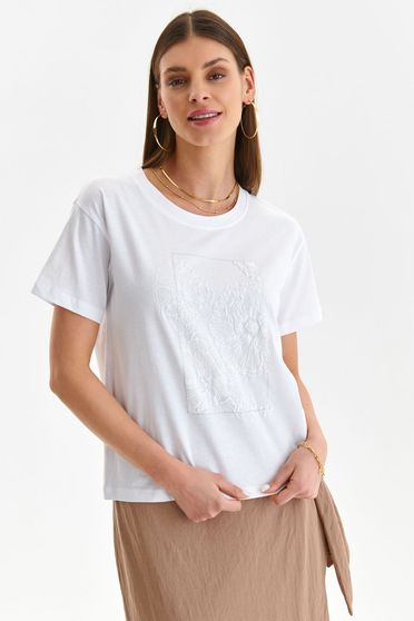 White t-shirt cotton loose fit with rounded cleavage
