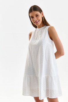 White dress cotton short cut loose fit with ruffles at the buttom of the dress