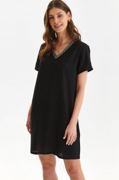 Black dress thin fabric short cut straight with v-neckline