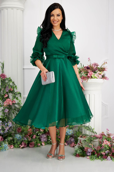 Green dress organza midi cloche accessorized with belt with puffed sleeves