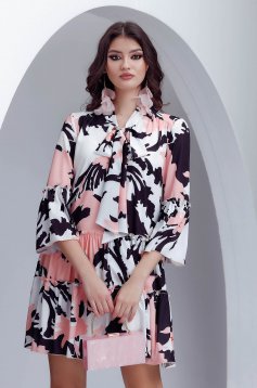 Short dress made of fluid material with a loose fit and scarf-like collar with ruffles at the base of the dress - Fofy