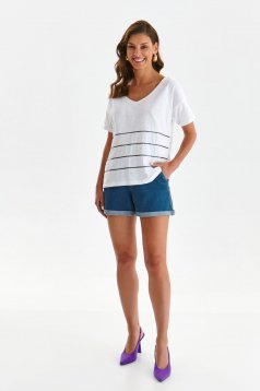 White t-shirt cotton loose fit with v-neckline