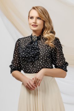 Ladies' blouse made of black voal with wide cut accessorized with brooch - PrettyGirl