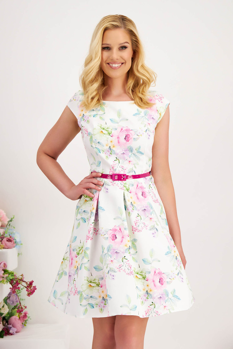 Rochie cu imprimeu floral din stofa elastica scurta cu pliuri din talie si accesoriu tip curea