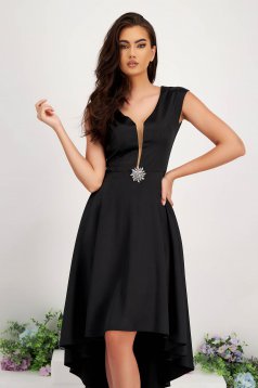 - StarShinerS black dress taffeta asymmetrical cloche with v-neckline accessorized with breastpin