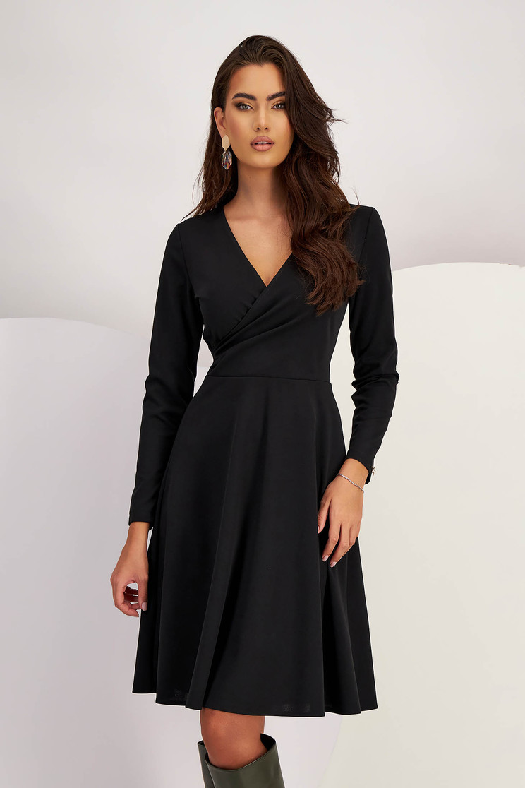 Rochie scurta din crep neagra scurta in clos cu decolteu petrecut - StarShinerS