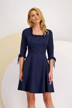 Rochie din stofa elastica bleumarin pana la genunchi in clos cu volanase decorative - StarShinerS