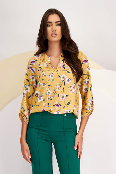 Ladies' blouse made of thin material with a loose fit and floral print - Lady Pandora