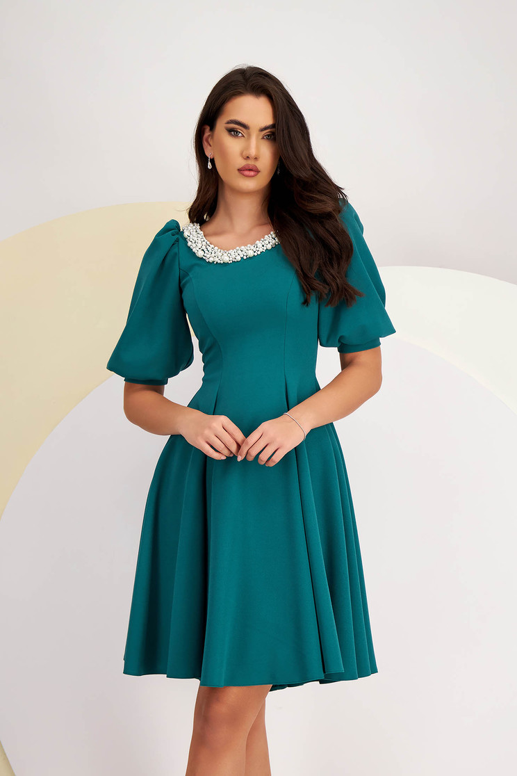 Rochie din crep verde pana la genunchi in clos cu aplicatii cu perle - StarShinerS - Rochii-Dama.ro