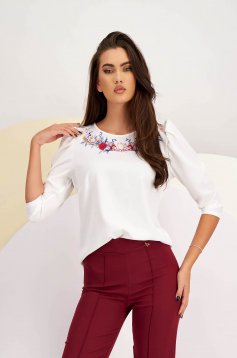Women's blouse made of thin material with a loose cut and digital floral print - StarShinerS