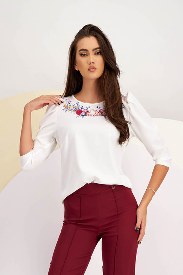 Women's blouse made of thin material with a loose cut and digital floral print - StarShinerS