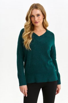 Darkgreen sweater knitted loose fit with v-neckline