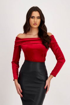 Red velvet women's blouse with a fitted cut and bare shoulders - StarShinerS