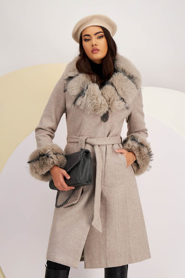 Paltoane dama online, Palton din stofa bej cu un croi drept si insertii de blana ecologica detasabile la guler si mansete - SunShine - StarShinerS.ro
