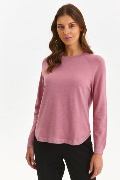 Lightpink sweater knitted loose fit with rounded cleavage