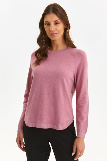 Lightpink sweater knitted loose fit with rounded cleavage