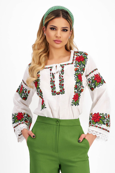 Ladies' white cotton blouse with a loose fit embroidered with traditional motifs - SunShine
