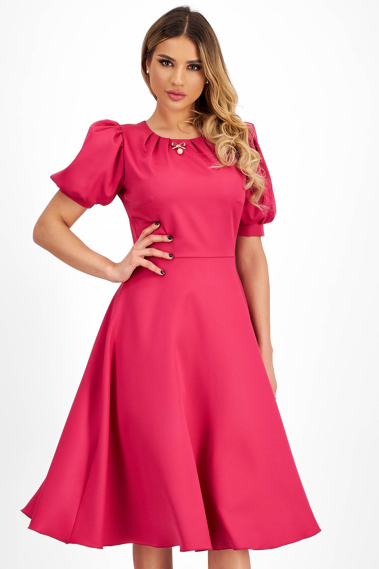 Rochie din stofa elastica fuchsia midi in clos cu maneci bufante accesorizata cu brosa - StarShinerS - Rochii-Dama.ro