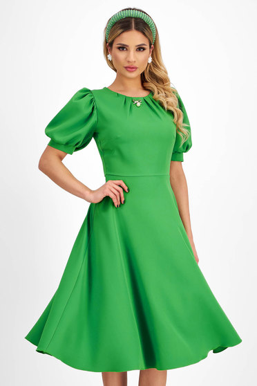 Rochie din stofa elastica verde midi in clos cu maneci bufante accesorizata cu brosa - StarShinerS
