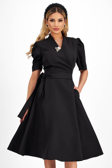 Rochii elegante negre,  marimea L, Rochie din stofa elastica neagra midi in clos accesorizata cu brosa si buzunare laterale - StarShinerS - StarShinerS.ro