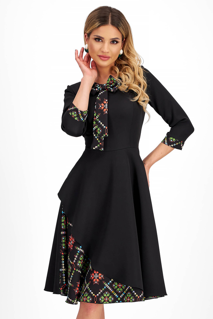 Rochie cu imprimeu floral din stofa usor elastica neagra midi in clos cu fundita la decolteu imprimata digital - StarShinerS