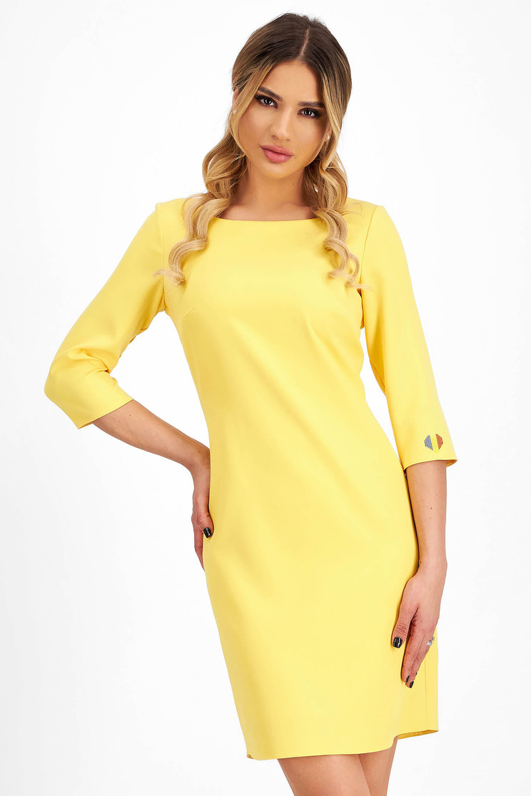 Rochie din stofa elastica galbena scurta tip creion cu detalii tricolore brodate - StarShinerS - Rochii-Dama.ro