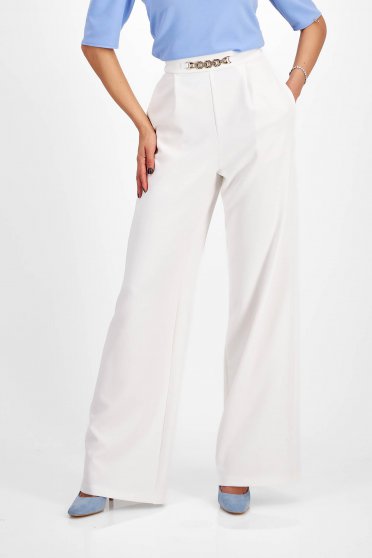 Pantaloni Dama  albi, Pantaloni lungi din stofa elastica albi evazati cu buzunare laterale - StarShinerS - StarShinerS.ro
