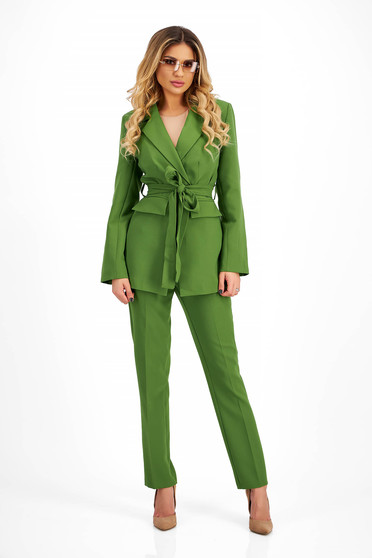Compleuri Dama, Compleu din stofa elastica verde cu un croi drept accesorizat cu cordon in talie - StarShinerS.ro