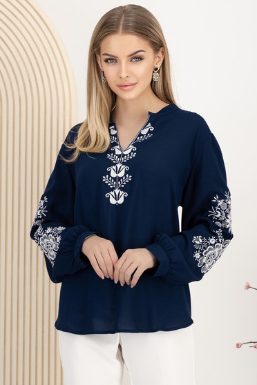 Bluze damă – Colecția 2025, Ie dama din bumbac bleumarin cu croi larg brodata cu motive traditionale - StarShinerS.ro