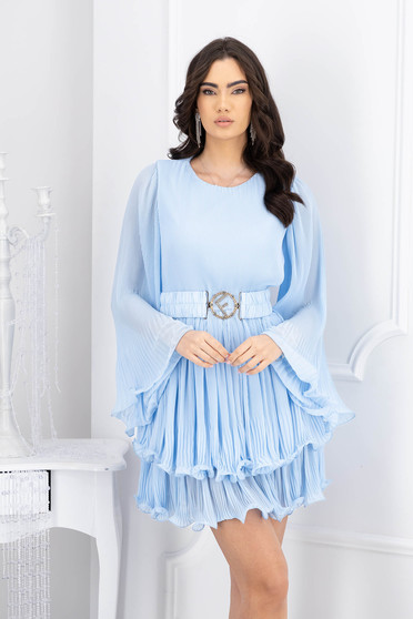 Lightblue dress pleated from veil fabric short cut cloche accessorized with tied waistband